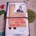 Monster auf der Couch
